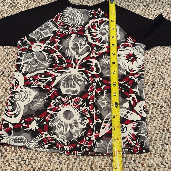 Child's LulaRoe Baseball Style Tee. Size 2 - Picture 4 of 6